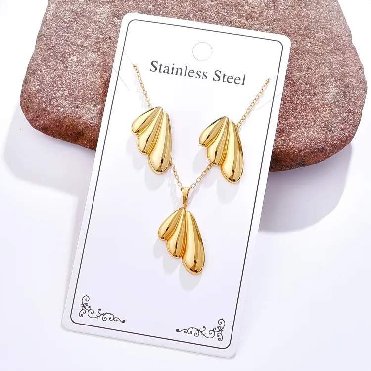 Décontractée Glamour Femme Acier Inoxydable 304 Géométrique Forme De Cœur Plaqué Or K Femmes Ensemble De Bijoux display picture 3