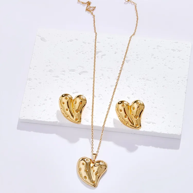 Décontractée Glamour Femme Acier Inoxydable 304 Géométrique Forme De Cœur Plaqué Or K Femmes Ensemble De Bijoux display picture 2