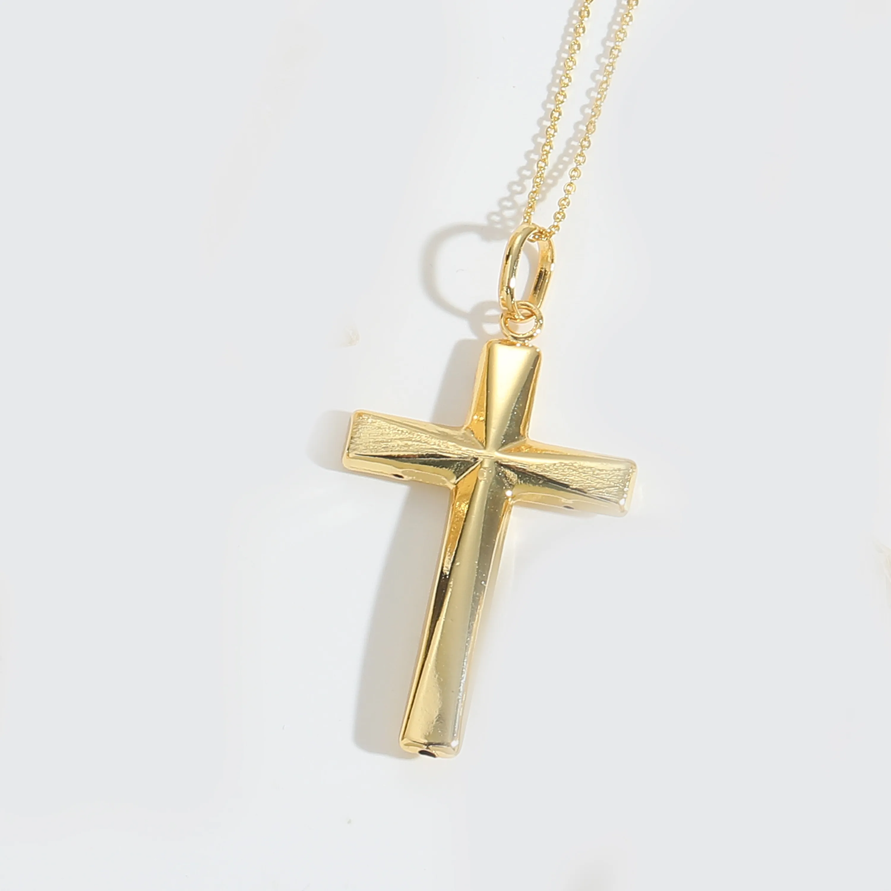 Traverser Forme De Cœur Décontractée Style Classique Le Cuivre Plaqué Or 14K Pendentif Polissage Fermeture À Boucle De Type Homard display picture 7