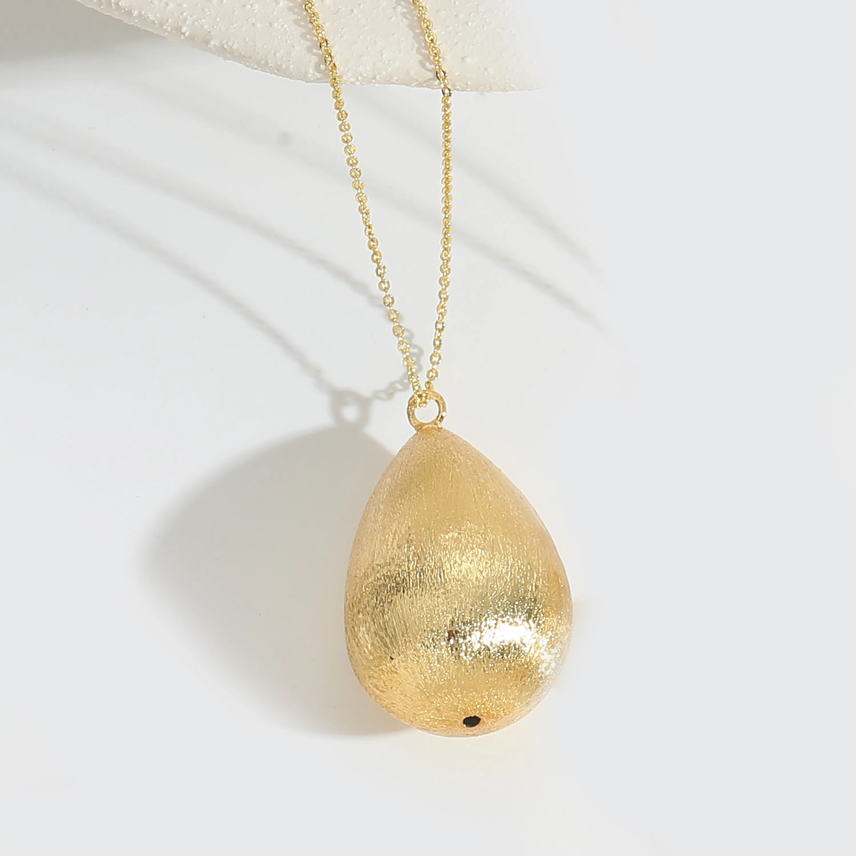 Traverser Forme De Cœur Décontractée Style Classique Le Cuivre Plaqué Or 14K Pendentif Polissage Fermeture À Boucle De Type Homard display picture 10