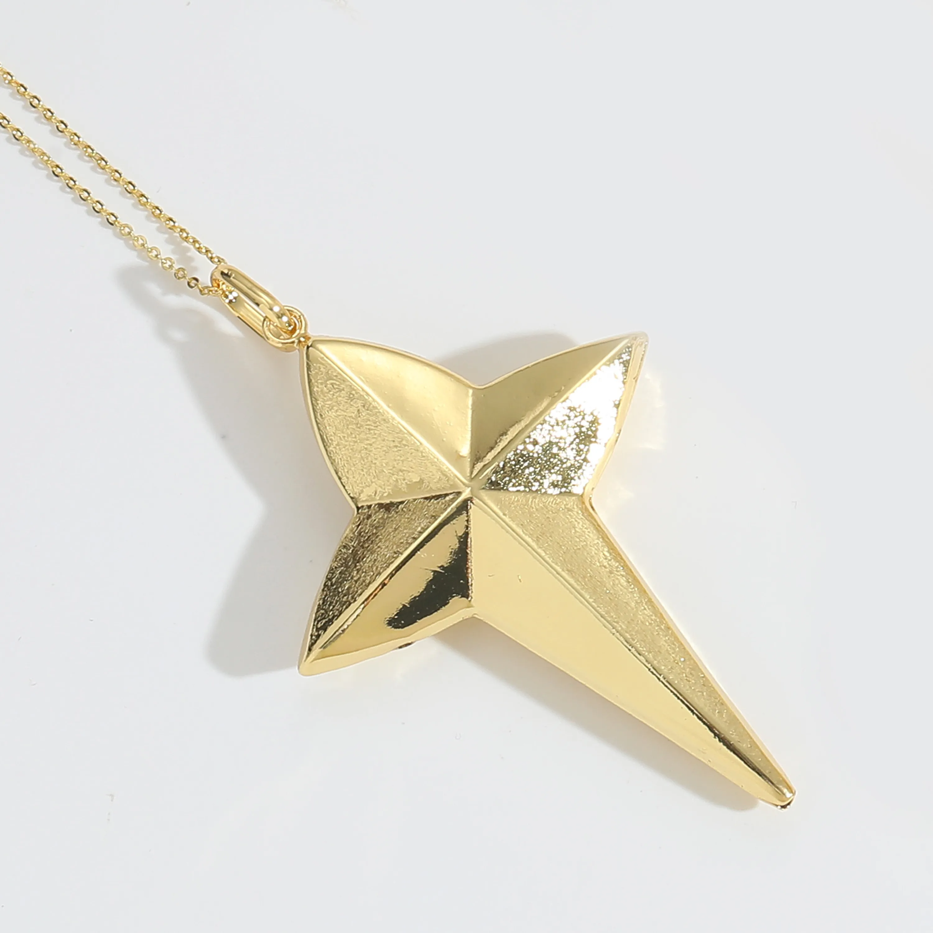 Traverser Forme De Cœur Décontractée Style Classique Le Cuivre Plaqué Or 14K Pendentif Polissage Fermeture À Boucle De Type Homard display picture 11