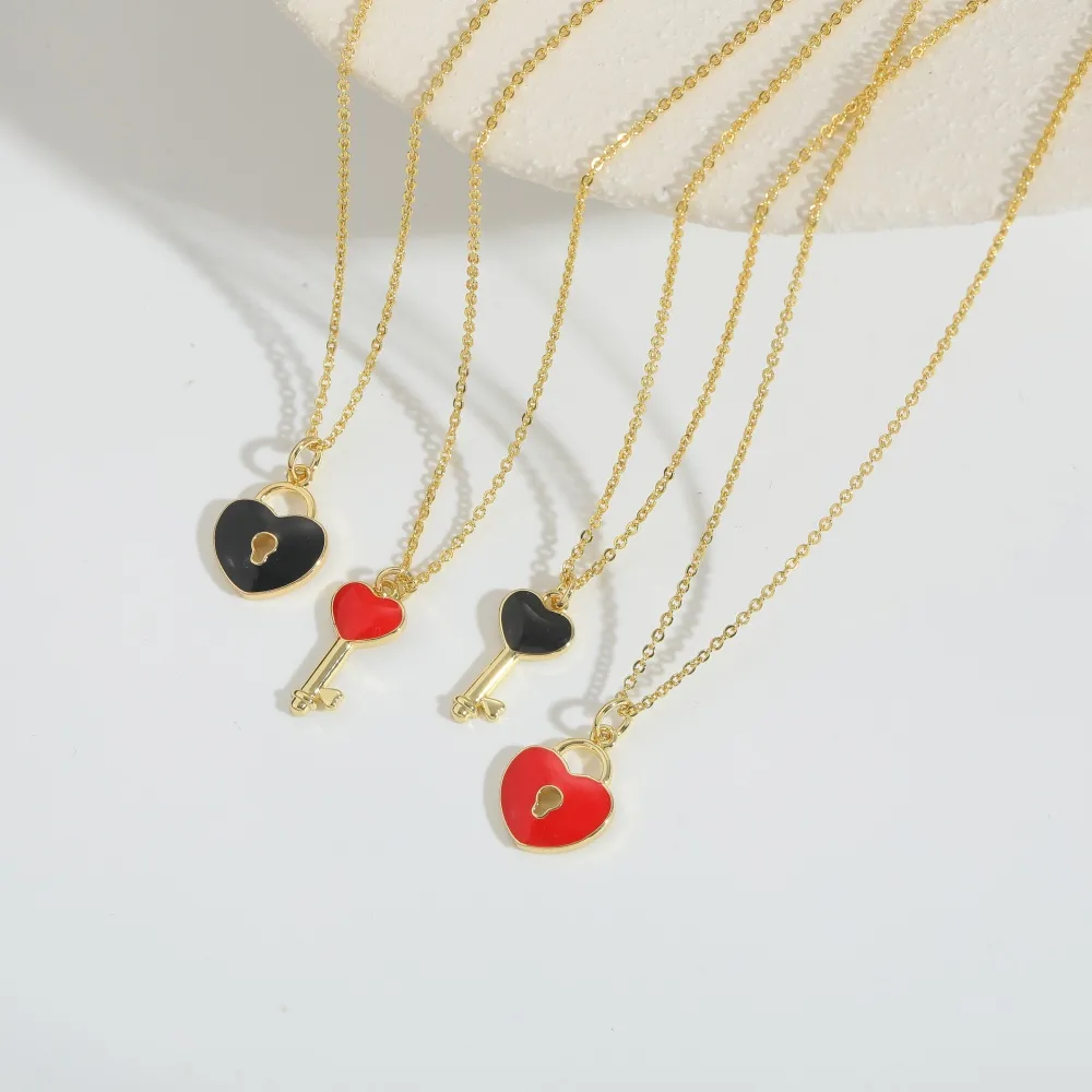 Forme De Cœur Clé Cadenas Décontractée Style Classique Le Cuivre Plaqué Or 14K Pendentif Émail Fermeture À Boucle De Type Homard display picture 2