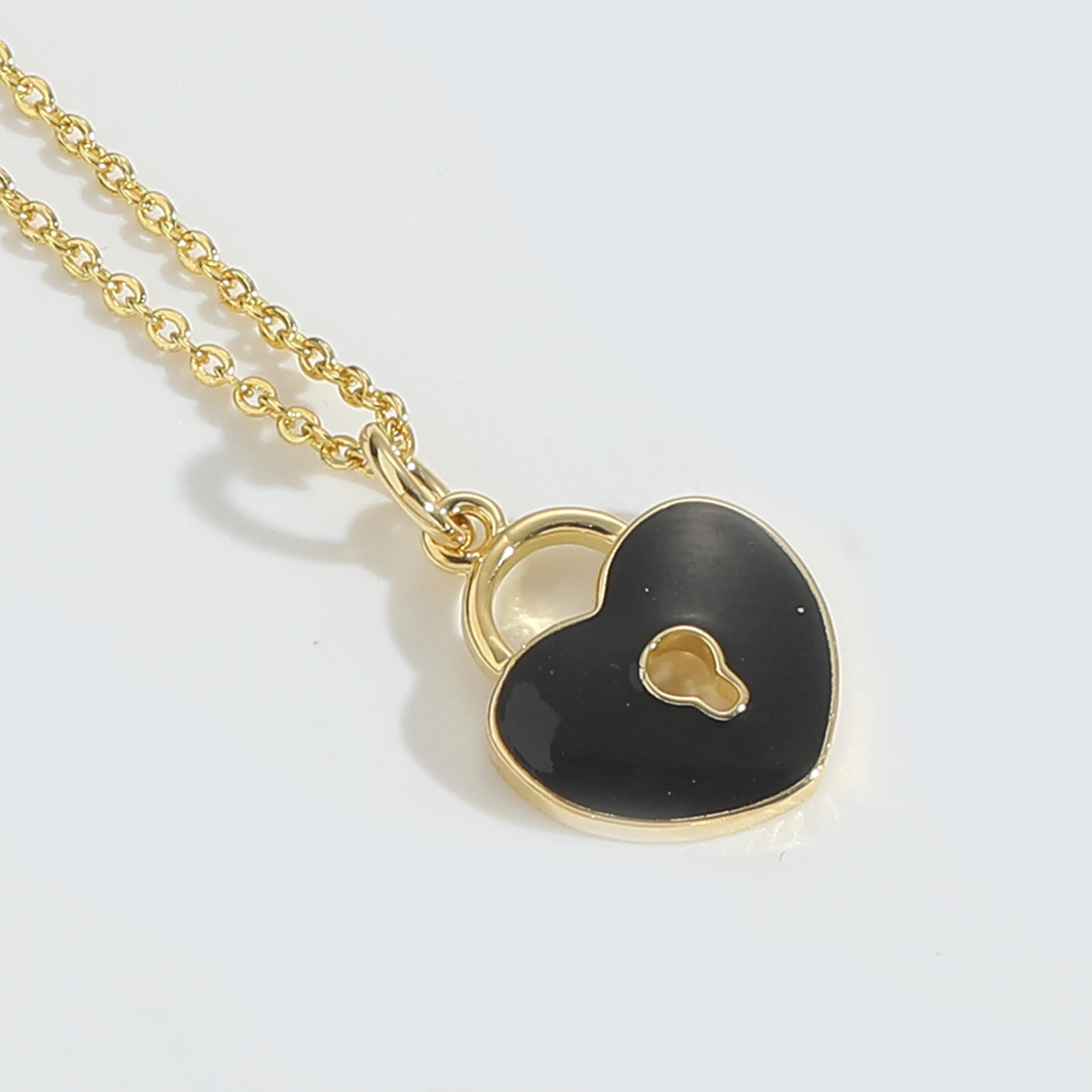 Forma De Corazón Llave Cerrar Con Llave Casual Estilo Clásico Cobre Chapado En Oro De 14 Quilates. Collar Colgante Esmalte Cierre Con Gatillo De Langosta display picture 12