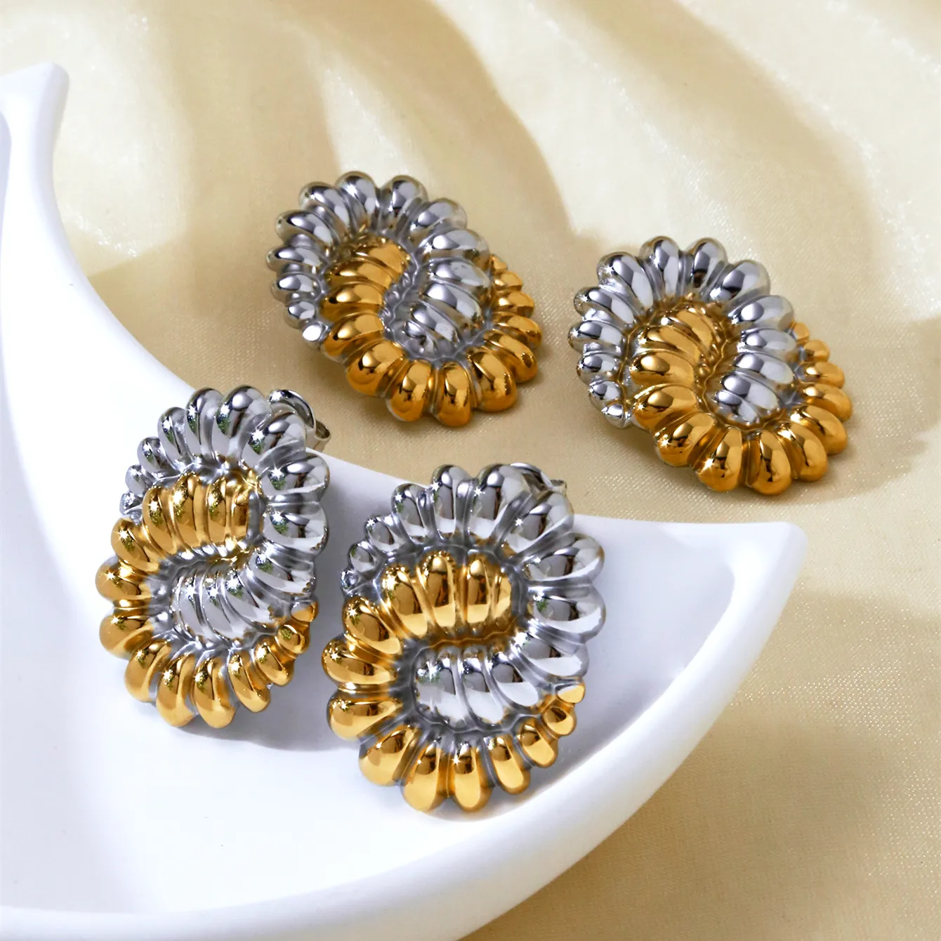 1 Pair Twist Elegant Lady Simple Style 304 Stainless Steel 18K Gold Plated Mixed Metal Ear Studs display picture 1