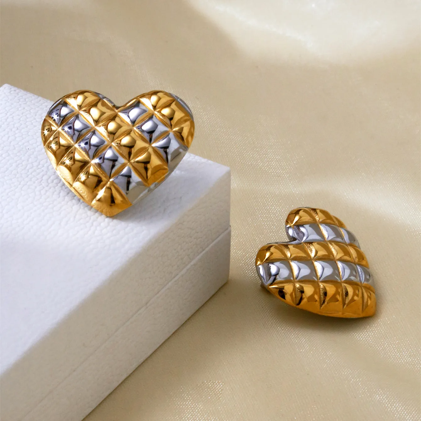 1 Pair Heart Shape Beach Simple Style Streetwear 304 Stainless Steel 18K Gold Plated Ear Studs display picture 2