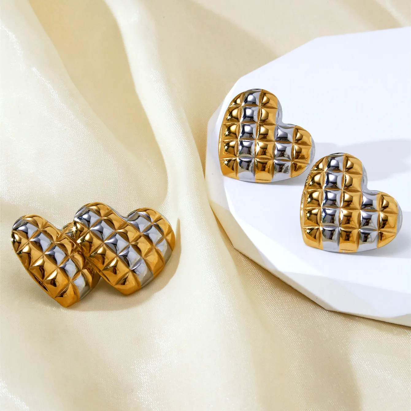 1 Pair Heart Shape Beach Simple Style Streetwear 304 Stainless Steel 18K Gold Plated Ear Studs display picture 3
