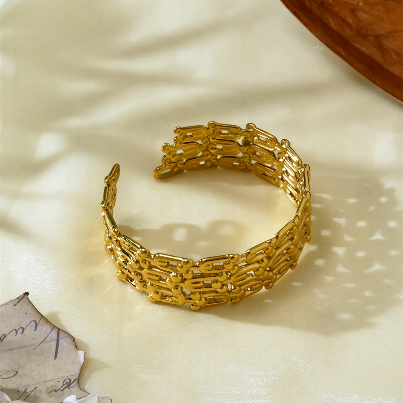 Asymmetrical Elegant Hip-Hop Lady 18K Gold Plated 304 Stainless Steel Bangle In Bulk display picture 1