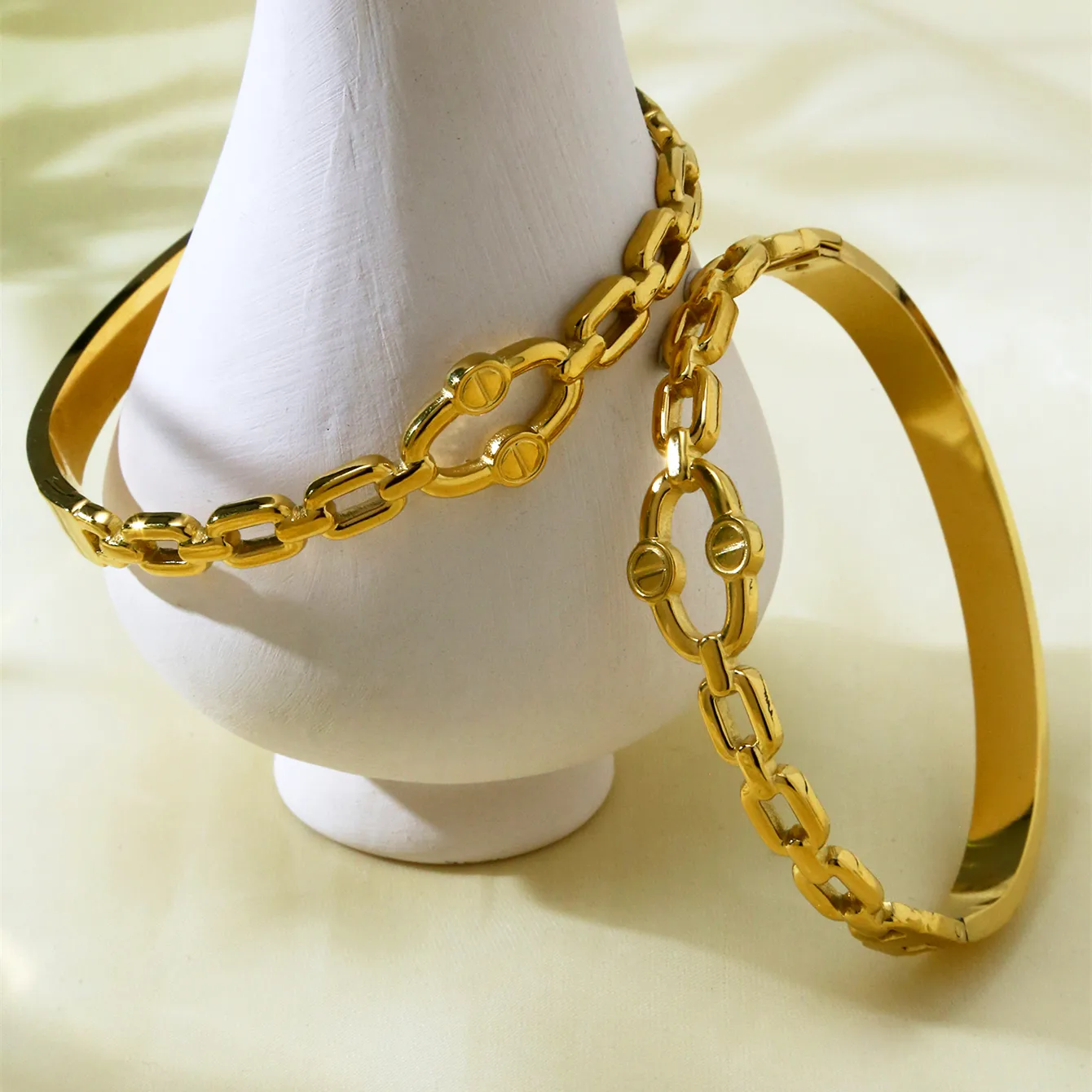 Lattice Elegant Lady Simple Style 18K Gold Plated 304 Stainless Steel Bangle In Bulk display picture 2