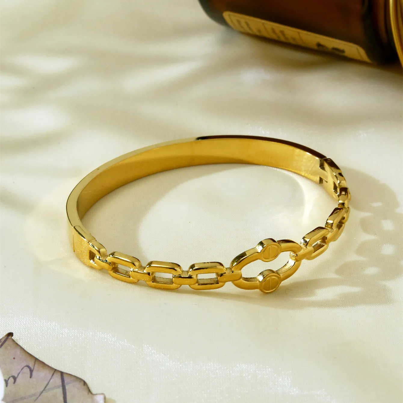 Lattice Elegant Lady Simple Style 18K Gold Plated 304 Stainless Steel Bangle In Bulk display picture 1