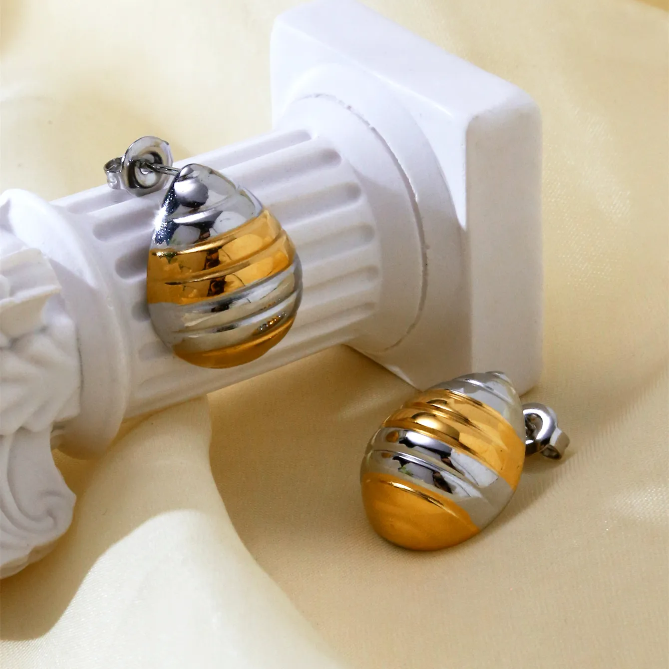1 Pair Water Droplets Elegant Lady 304 Stainless Steel Ear Studs display picture 1