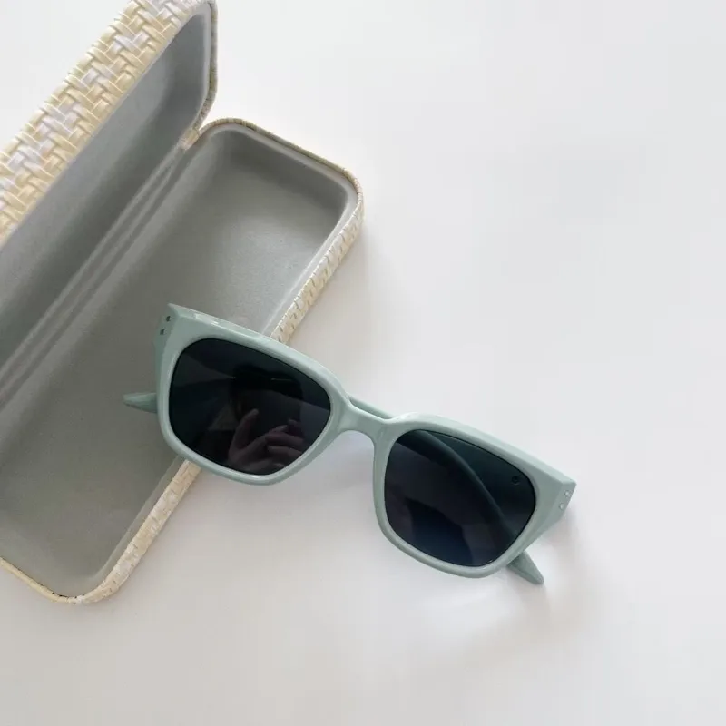 Cuadrado Casual Ropa De Calle Cuadrado Ordenador Personal Resina Lentes Tintados Con Degradado Fotograma Completo Gafas De Sol Para Niños display picture 3