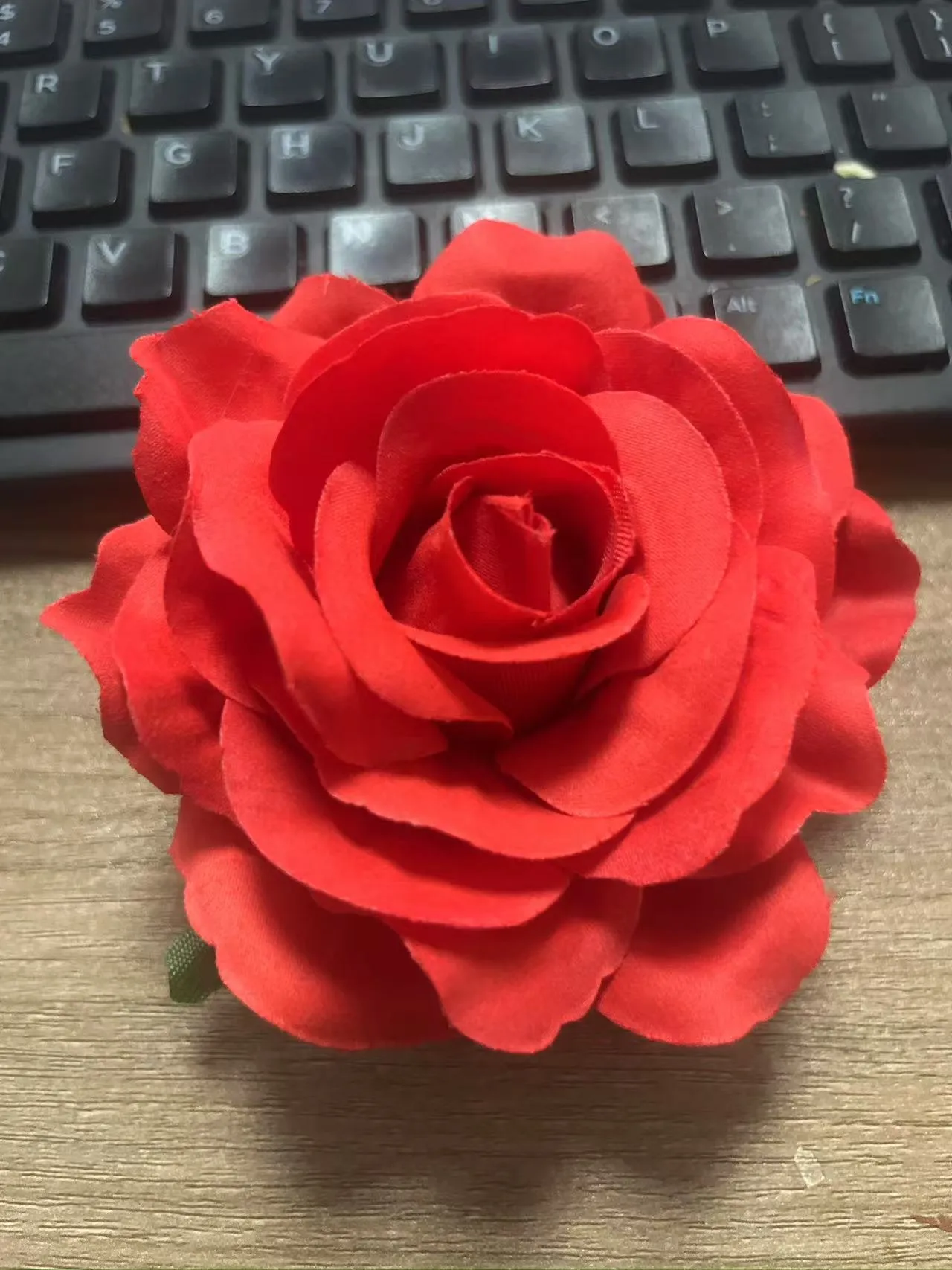 Atmósfera De Flor Roja Tocado De Rosa Barrettes Clip Lateral Horquilla 2024 Hembra Nueva Flor Grande Tocado De Flor display picture 3