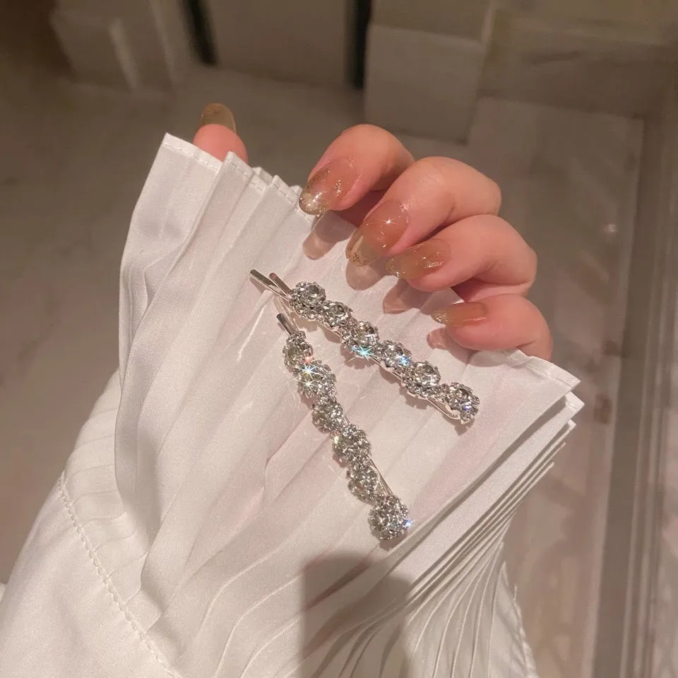 Women's Group Style Austrian Rhinestone Barrettes Word Clip Bang Side Clip Crystal Rhinestone Sweet Cool Fairy Temperamental Side Clip display picture 3