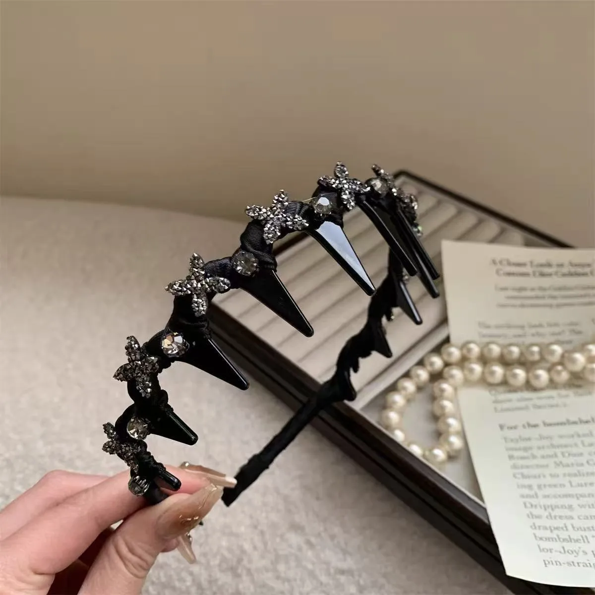 Haute Qualité Petit Papillon Velours Vague Bandeau Haut Crâne Haut Bandeau Visage Lavage Anti-dérapant Cheveux Dentés Cerceau Barrettes Cheveux Cravate display picture 4