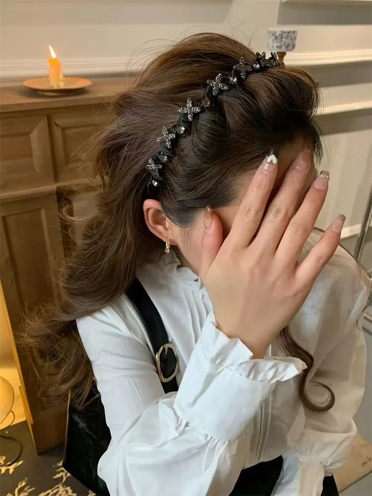 Haute Qualité Petit Papillon Velours Vague Bandeau Haut Crâne Haut Bandeau Visage Lavage Anti-dérapant Cheveux Dentés Cerceau Barrettes Cheveux Cravate display picture 2