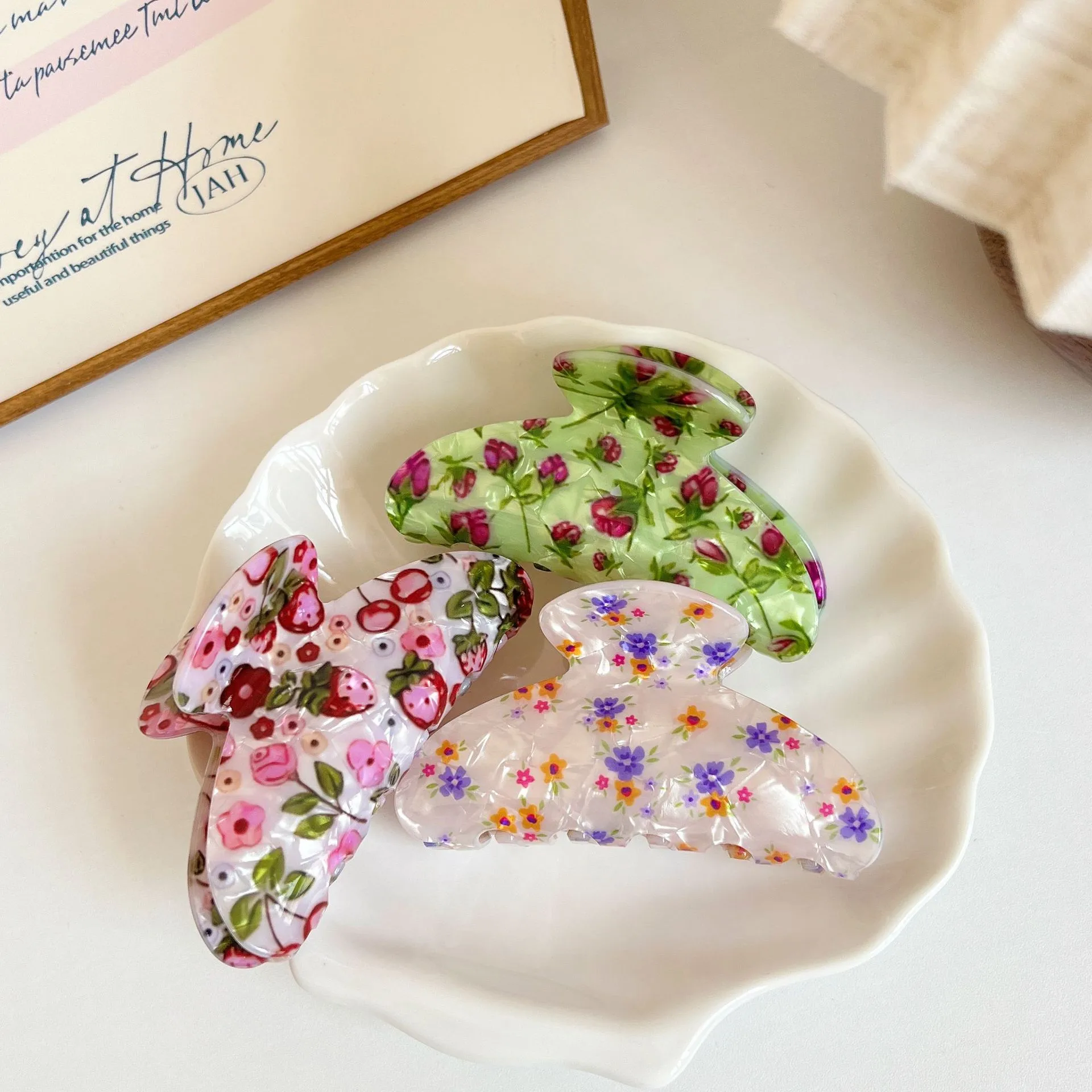 New Printing Acrylic Jaw Clip Vintage Floral Beautiful Temperament Shark Clip Fashion Broken Hair Temperament Elegant Hair Claw display picture 5