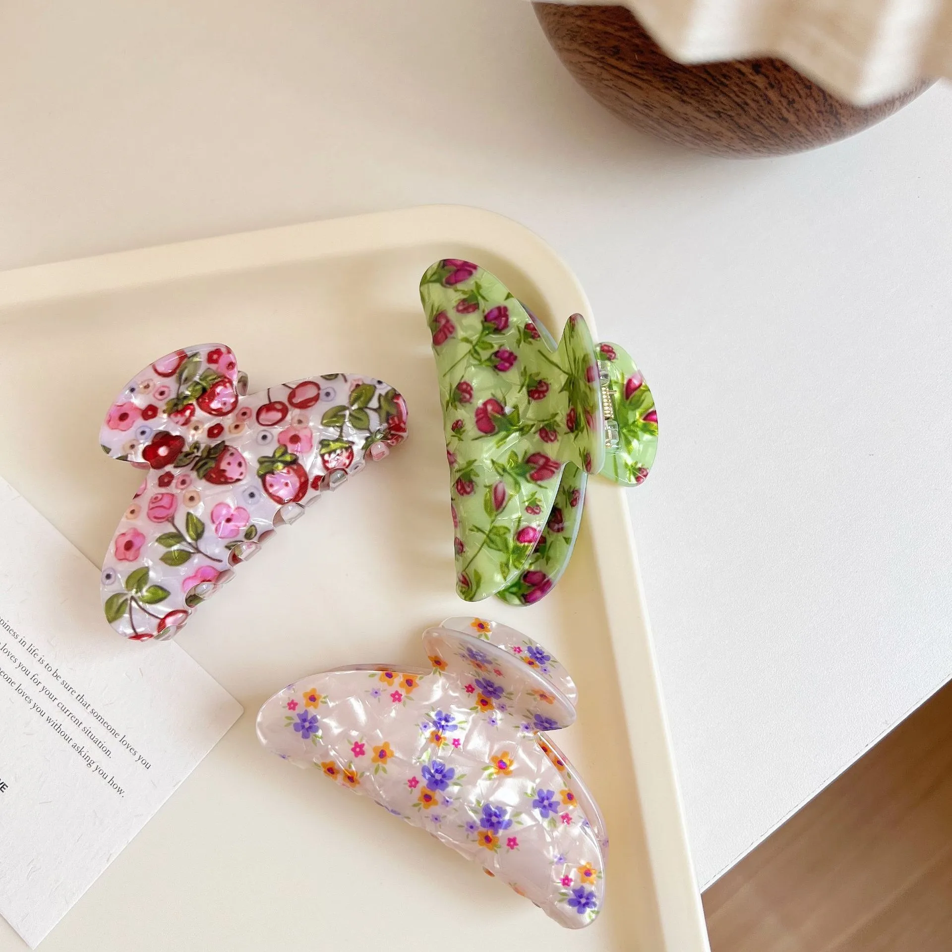 New Printing Acrylic Jaw Clip Vintage Floral Beautiful Temperament Shark Clip Fashion Broken Hair Temperament Elegant Hair Claw display picture 7