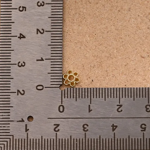 20 Pcs/paquet Trou 1~1.9mm Le Cuivre Plaqué Or 18K Or Blanc Plaqué Brillant Fleur Capuchons De Perles En Forme De Fleur display picture 2