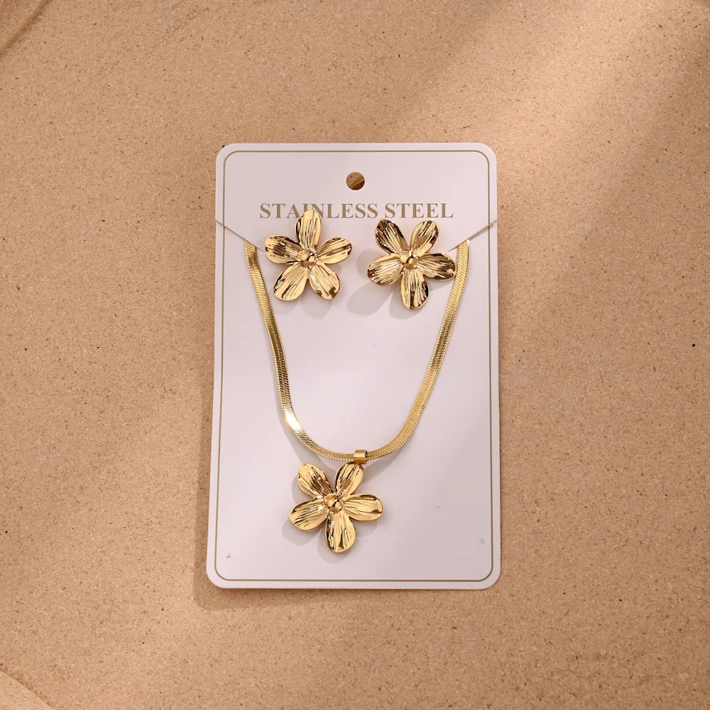 Décontractée Élégant Vacances Acier Inoxydable 304 Rond Forme De Cœur Fleur Polissage Placage Femmes Ensemble De Bijoux display picture 2