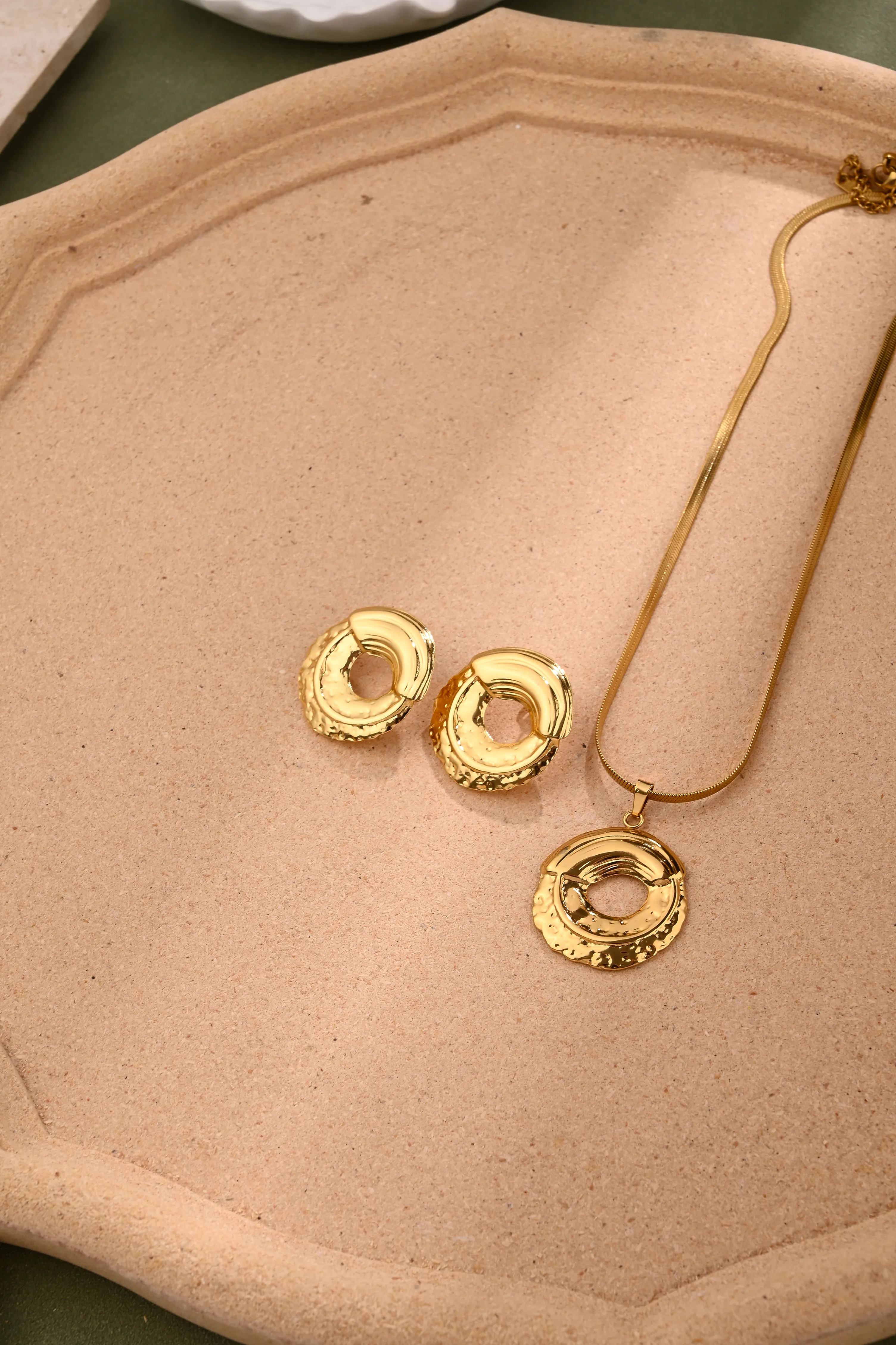 Casual Elegante Vacaciones Acero Inoxidable 304 Ronda Forma De Corazón Flor Pulido Enchapado Mujeres Conjunto De Joyas display picture 5