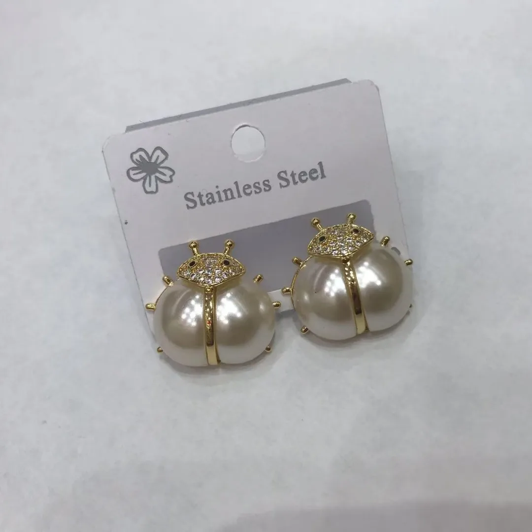 1 Pair/Package Beetles Cute Pastoral Acrylic Pearl Copper 18K Gold Plated Zircon Plating Inlay Ear Studs display picture 1