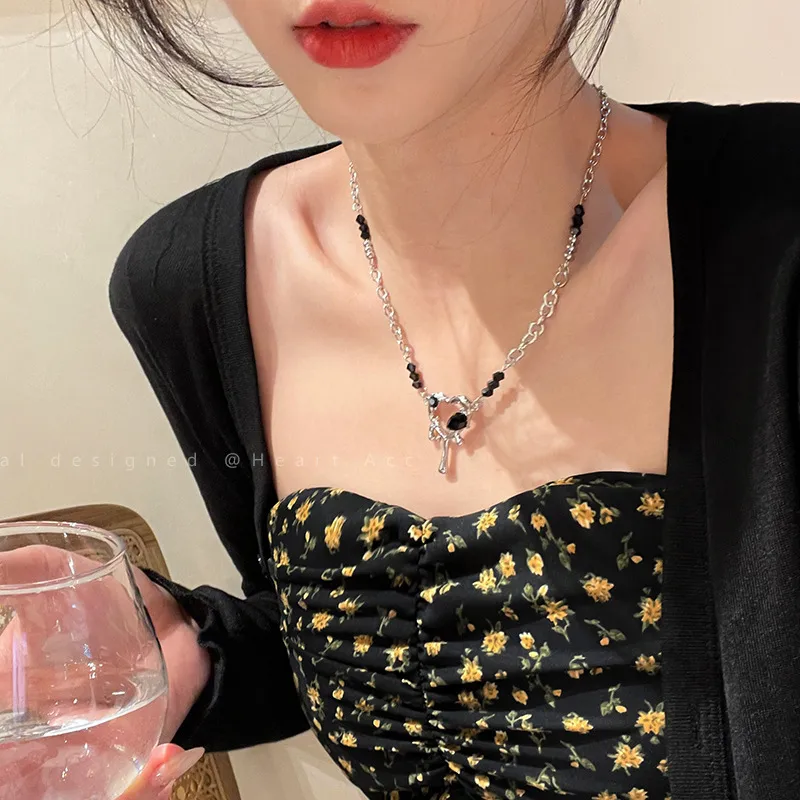 Necklace For Women New And New Style 2025 New Fashion Clavicle Chain Sweet Cool Style Lovely Sweater Chain Metal Texture High Sense For Women display picture 3
