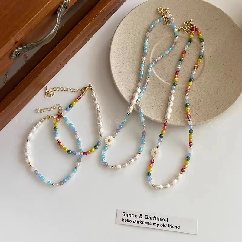 2024 New Pearl Daisy Necklace Colorful Beaded Dopamine Hot Light Luxury Clavicle Chain Special-Interest Design Necklace display picture 1