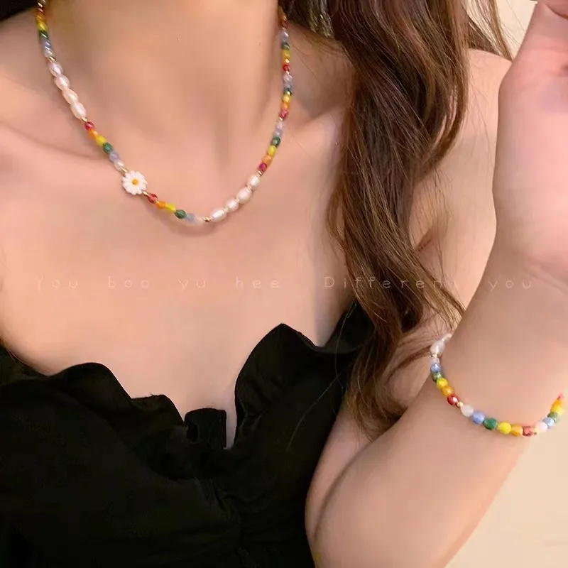 2024 New Pearl Daisy Necklace Colorful Beaded Dopamine Hot Light Luxury Clavicle Chain Special-Interest Design Necklace display picture 2