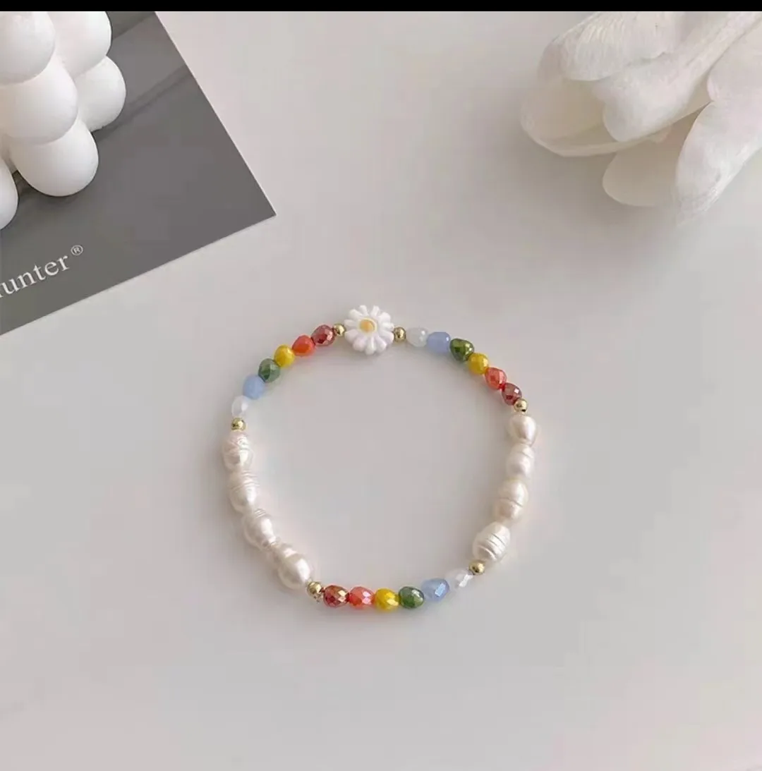 2024 New Pearl Daisy Necklace Colorful Beaded Dopamine Hot Light Luxury Clavicle Chain Special-Interest Design Necklace display picture 6