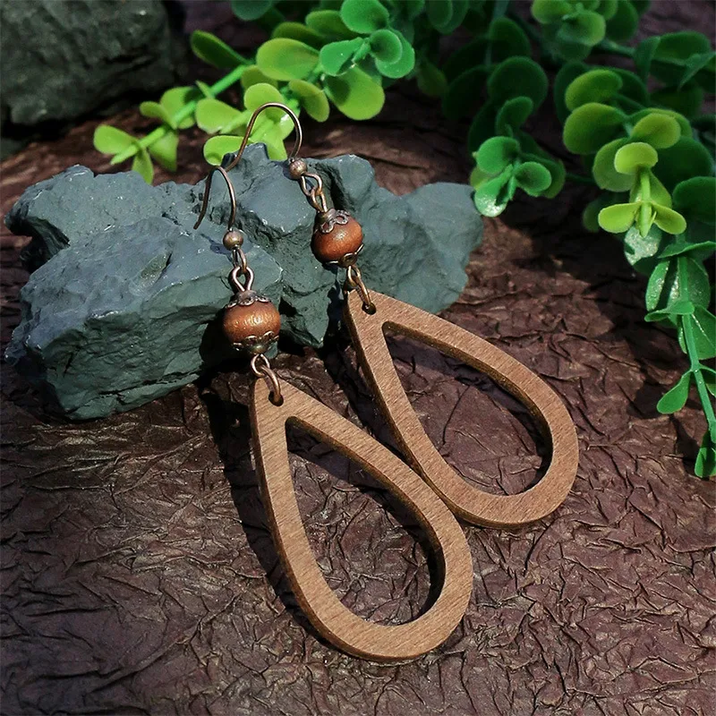 New Bohemian Wooden Bead Handmade Tassel Earrings Elegant Graceful Geometric Circle Ear Rings display picture 11