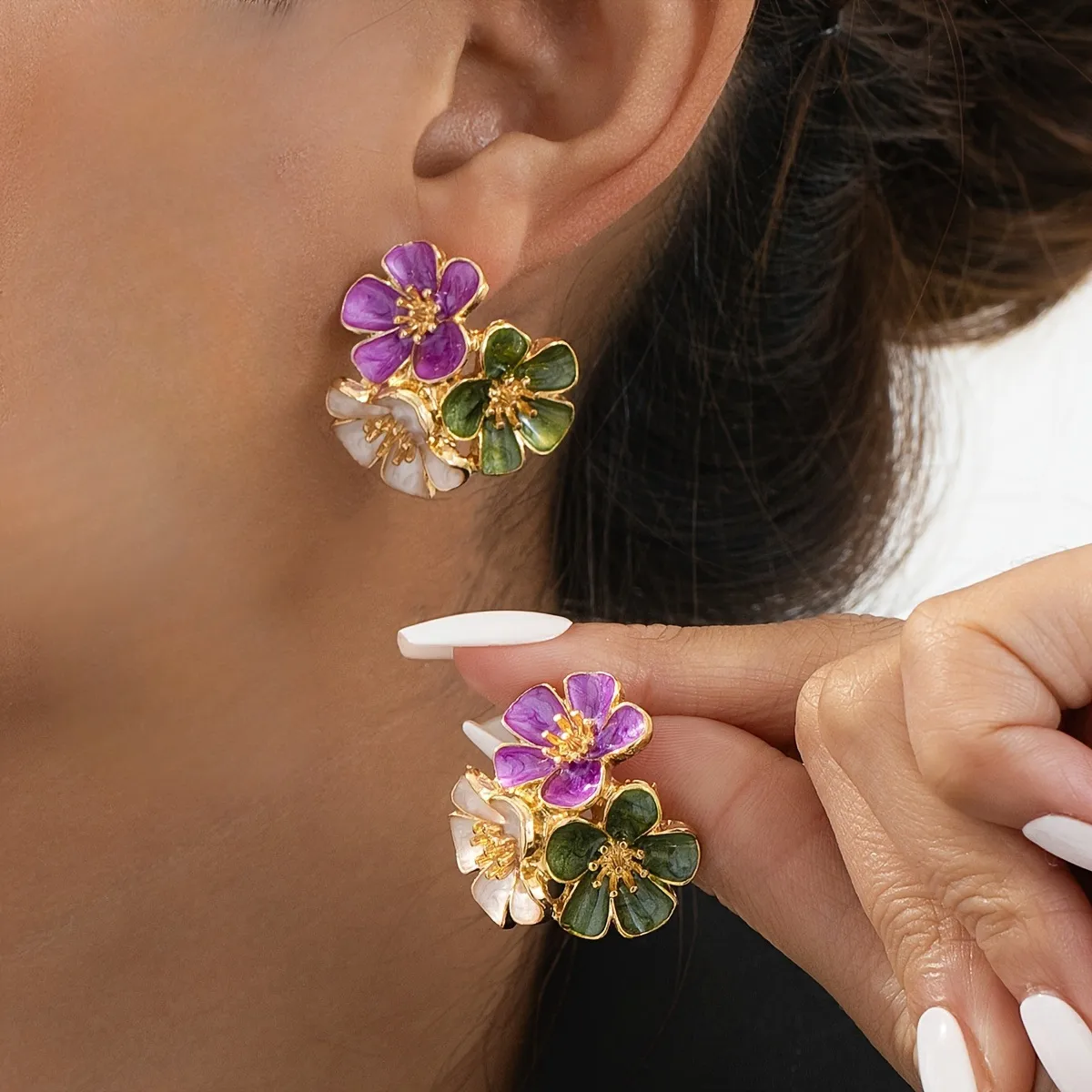 New Super Hot Ins Sweet Elegance Metal Oil-Spot Glaze Flowers Stud Earrings Five Petal Flower Fresh Vacation Style Earrings For Women display picture 5