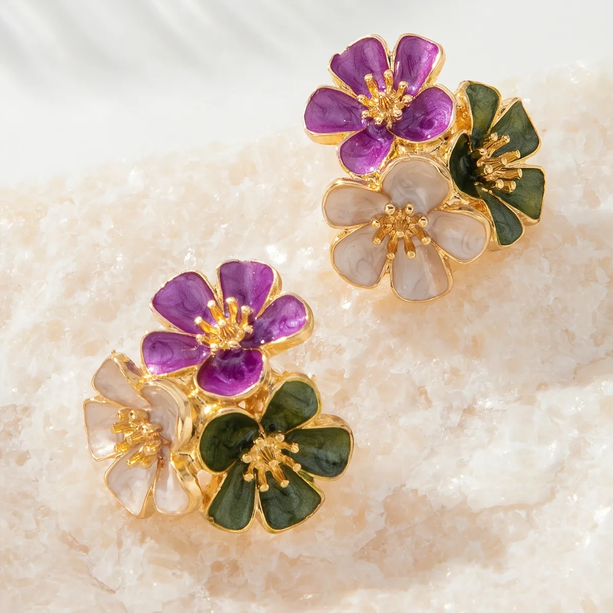 New Super Hot Ins Sweet Elegance Metal Oil-Spot Glaze Flowers Stud Earrings Five Petal Flower Fresh Vacation Style Earrings For Women display picture 6