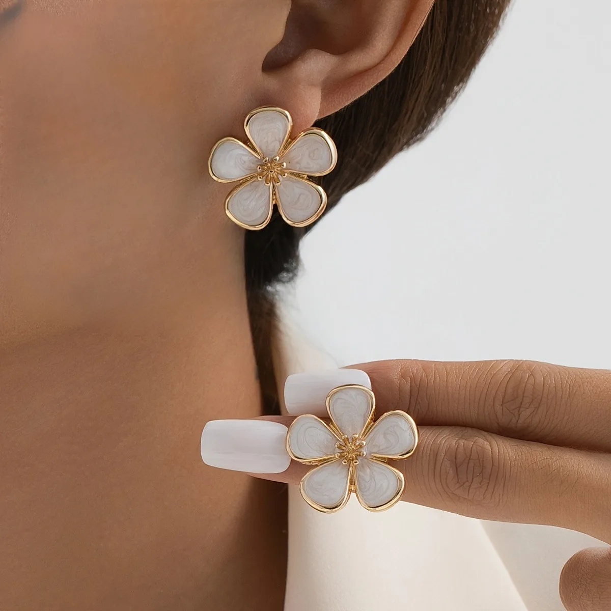 New Super Hot Ins Sweet Elegance Metal Oil-Spot Glaze Flowers Stud Earrings Five Petal Flower Fresh Vacation Style Earrings For Women display picture 15