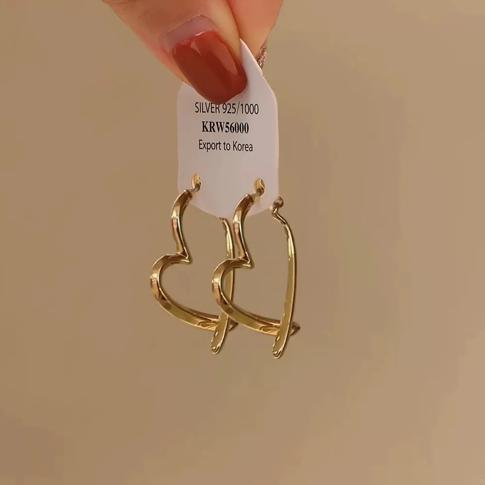 Lumière De Luxe Haut Sens Rond Bague Boucles D'oreilles Femmes Super Polyvalent Texture Brillant Et Simple Boucles D'oreilles Boucles D'oreilles Niche Conception Oreille display picture 2