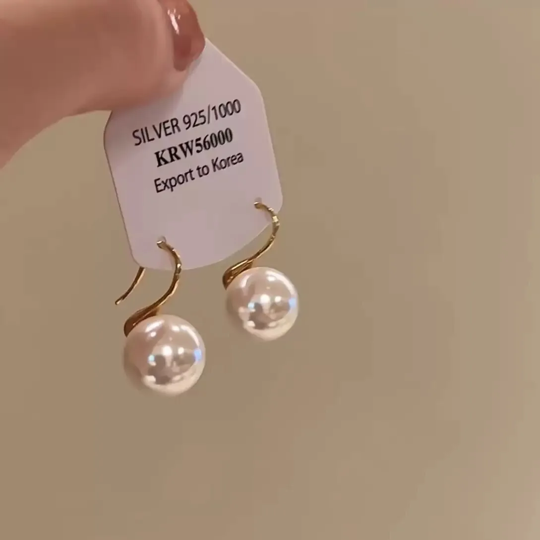 Light Luxury High Sense Round Ring Earrings Women's Super Versatile Texture Glossy And Simple Earrings Earrings Niche Design Ear Studs display picture 5