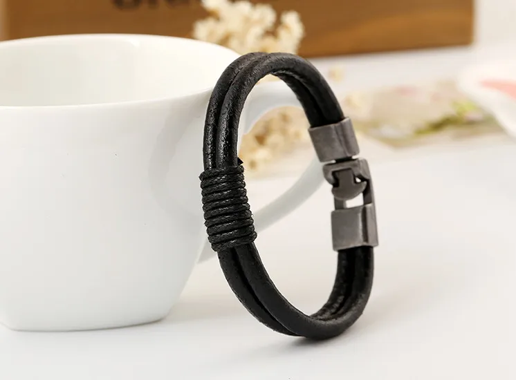 Croix-frontière Vente Chaude Accessoires Vintage Armure Un Paire De Boucles Bovins En Cuir Bracelet Simple Tout-match Accessoires Personnalité Bijoux Étudiant En Gros display picture 2