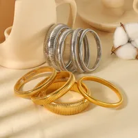 Cercle Couleur Unie Rétro Style Romain Plaqué Or 18K Acier Inoxydable 304 Bracelet En Masse main image 4