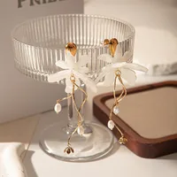 1 Paire Fleur Élégant Sucré Acier Inoxydable 304 Arylique Plaqué Or Placage Boucles D'oreilles main image 4