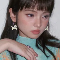 1 Paire Irrégulier Chien Style De Bande Dessinée Résine Le Cuivre Strass Placage Crochet D'oreille main image 3