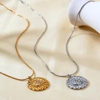 Flower Elegant Lady 304 Stainless Steel 18K Gold Plated Pendant Necklace Lobster Trigger Clasp Closure main image 5