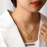 Fleur Élégant Femme Acier Inoxydable 304 Plaqué Or 18K Pendentif Fermeture À Boucle De Type Homard main image 3