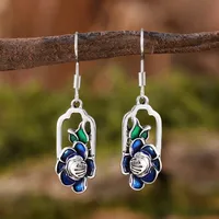 1 Paire Creux Fleur Élégant Rétro Femme Alliage Boucles D'oreilles main image 1