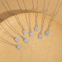 Lettre Décontractée Élégant Femme Zircon Le Cuivre Plaqué Or 14K Pendentif Incruster Fermeture À Boucle De Type Homard main image 3