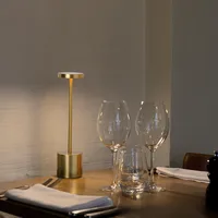 Lampe De Bureau Rétro En Métal Avec Charge USB Design Simplifié Lampe De Nuit Pour Table De Repas Ou Chevet Touch Control main image 4