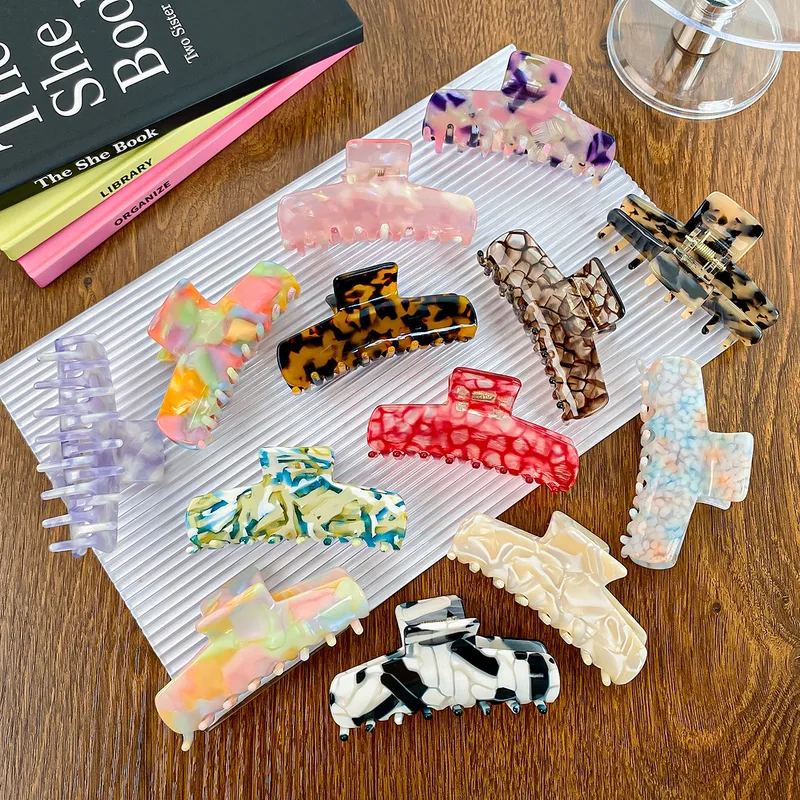 Señora Degradado De Color Hojas De Acetato Garras De Pelo