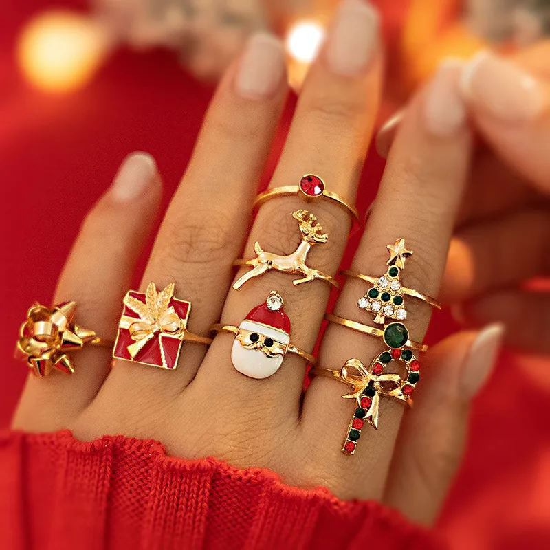 Ceenna Lot De 200 épingles De Noël En émail | 50 Motifs Différents : Père Noël, Bonhomme De Neige, Flocon, Pain D'épice, Renne | En Alliage De Zinc 1-3,9cm