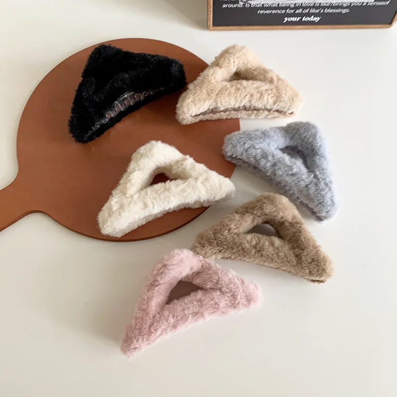 Wholesale Women's Triangle Simple Style Faux rabbit fur Plastic Hair ...