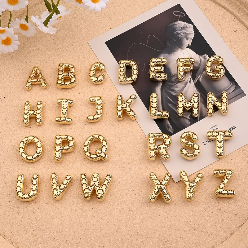 1 Pc/paquete Cobre Chapados En Oro De 18K Pulido Letra Colgante