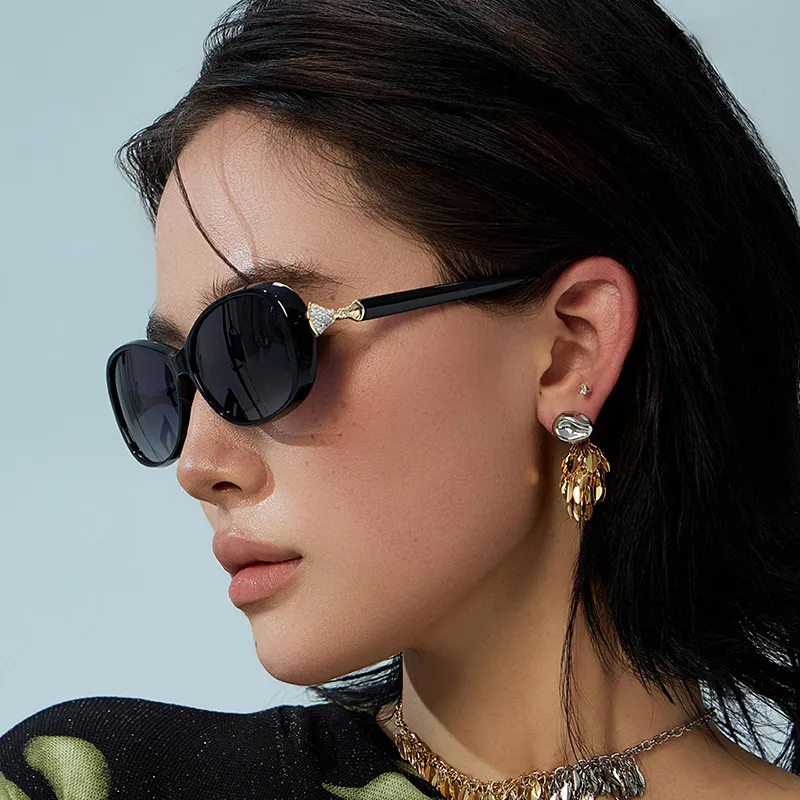 Oval Frame Vacation Classic Style Tac Gradient Tinted Lenses Full Frame Women's Sunglasses