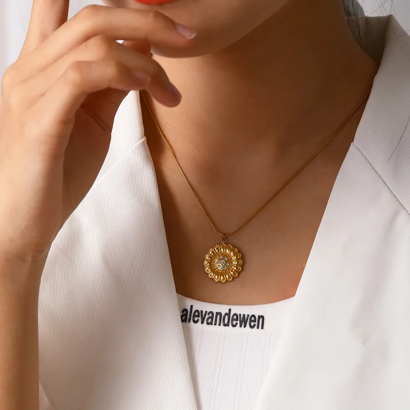 Flor Elegante Señora Acero Inoxidable 304 Chapados En Oro De 18K Collar Colgante Cierre Con Gatillo De Langosta